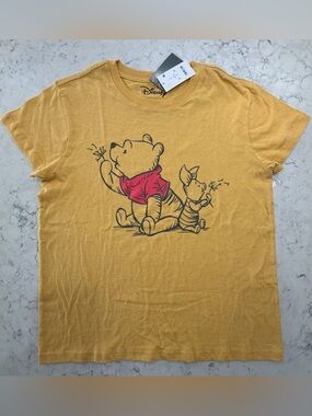 Disney Women’s Yellow Winnie the Pooh & Piglet Graphic Tee size Small